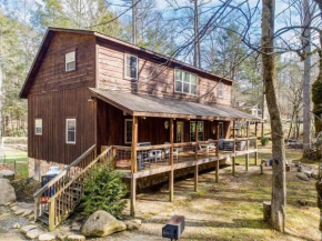 Charming Smoky Mountain Cabin w Hot tub & Views